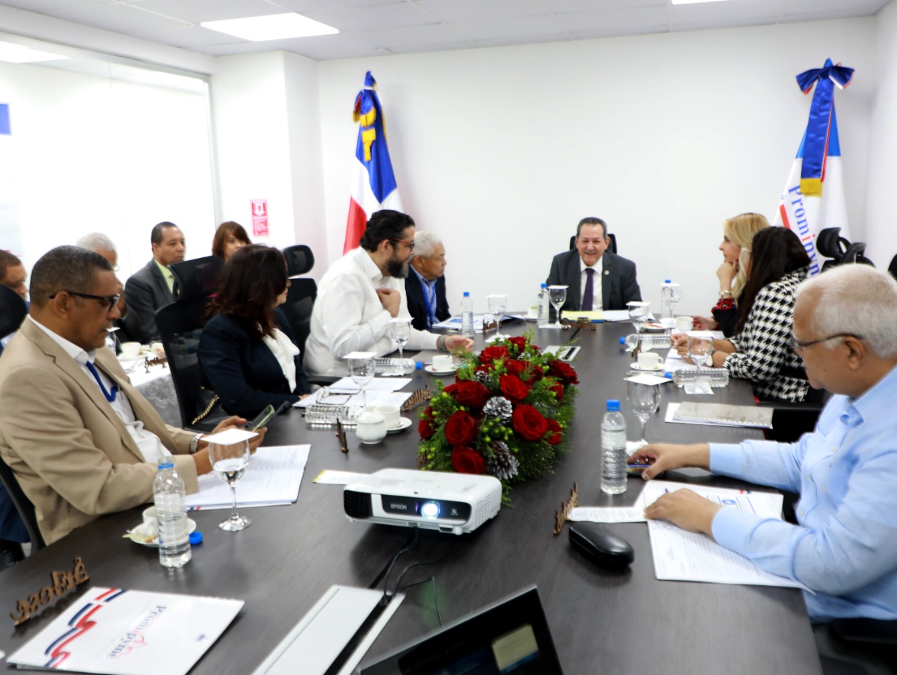 Director Peralta se reúne con el Consejo Nacional de Promipyme